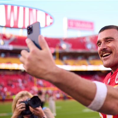 11 Travis Kelce reality dating facts
