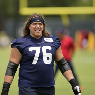 Texans OC Bobby Slowik vouches for OT Austin Deculus