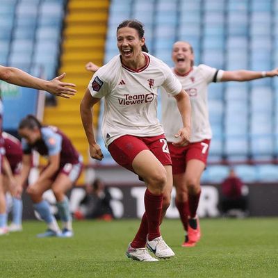 Williams snatches last-gasp WSL win for Manchester United against Aston Villa