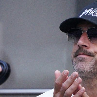 Report: Aaron Rodgers Met With Jets, Delivered One Simple Message for His Teammates