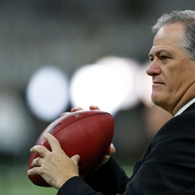 Report: Saints calling teams to trade up in Round 1 of 2024 draft
