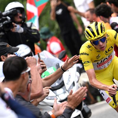 CPA announces legal action on chips-throwing spectator on Tour de France stage 14