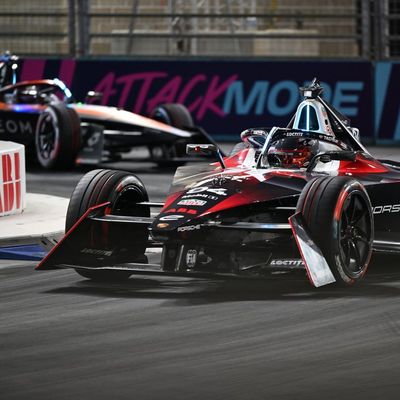 London E-Prix: Wehrlein denies Jaguar duo for Formula E title in thriller