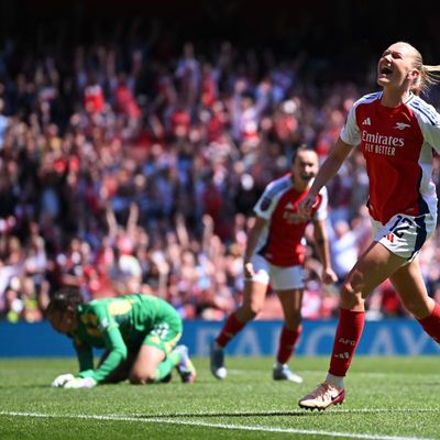 Arsenal WSL runners-up after resisting Manchester United fightback for 4-3 win
