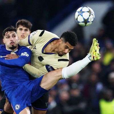 Chelsea vs Barcelona live: Fernandez goal controversially ruled out as Champions League rivalry resumes