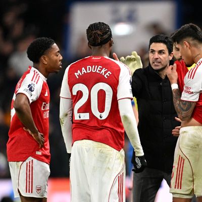 Chelsea vs Arsenal live: Gunners held to draw against 10-men Blues at Stamford Bridge