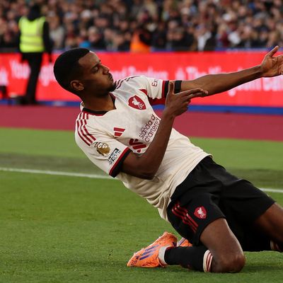 West Ham 0-2 Liverpool: Alexander Isak breaks goal duck in much-needed win as Lucas Paqueta sent off